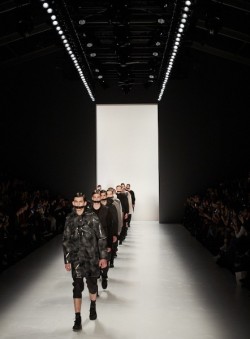 SOPOPULAR_MBFWB_AW15_Runway