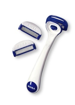 bdni57.01b-nivea-protect-shave-schwinggelenk-rasierer-mit-wechselklingen