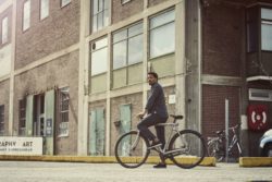 Vanmoof_SmartBike_Grey_Parking_Lot_01