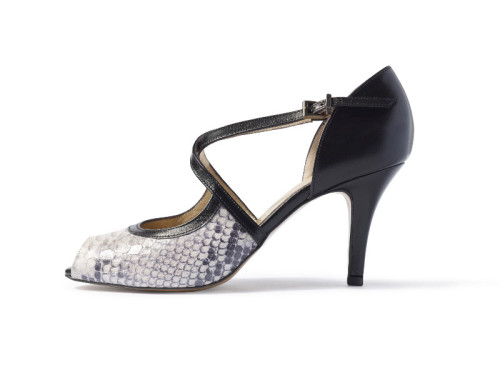peter kaiser multicolor pumps